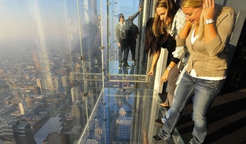 Willis Tower – pětadvacet let nejvyšší budova světa dnes láká na tzv. skydecks